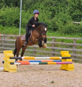 Anya jumping